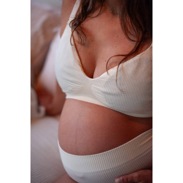 Brassière d'allaitement Essential MAMA HANGS lifestyle