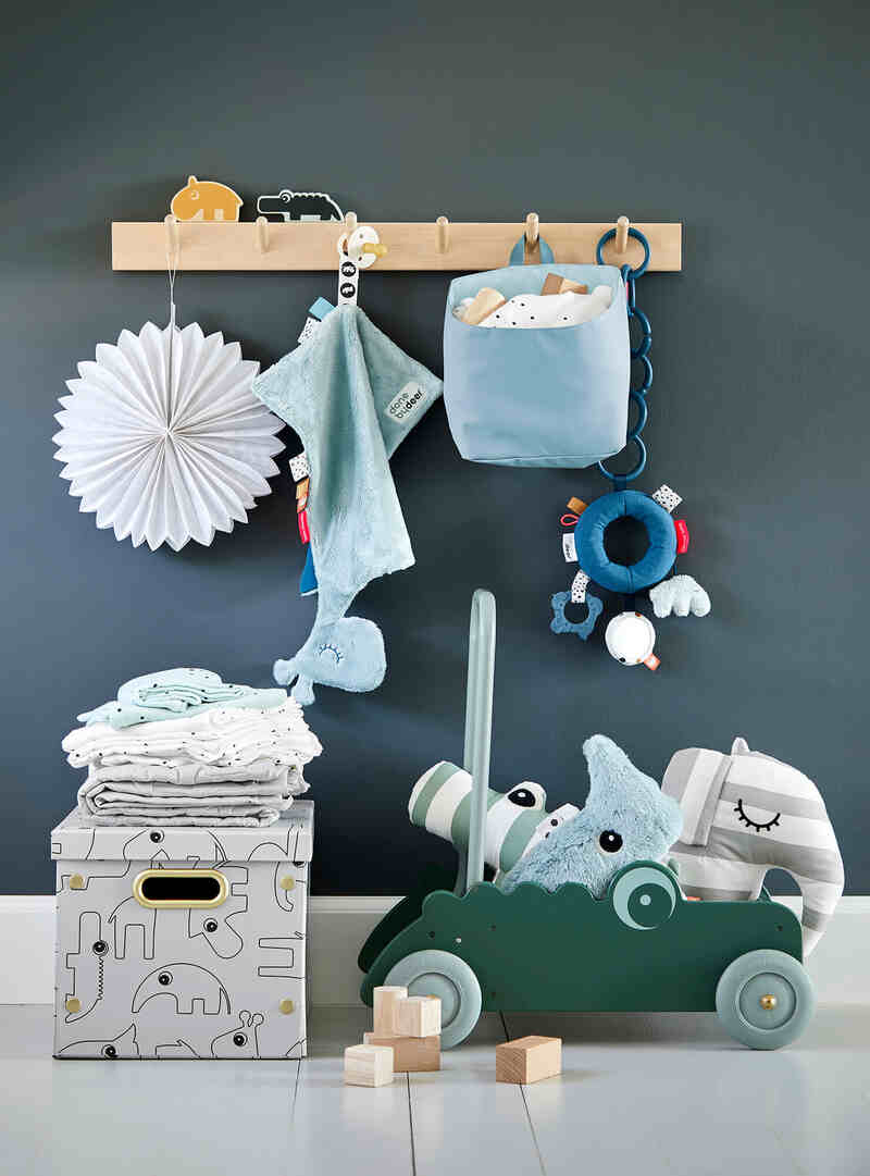 Doudou plat attache-sucette Raffi Bleu Done by Deer lifestyle