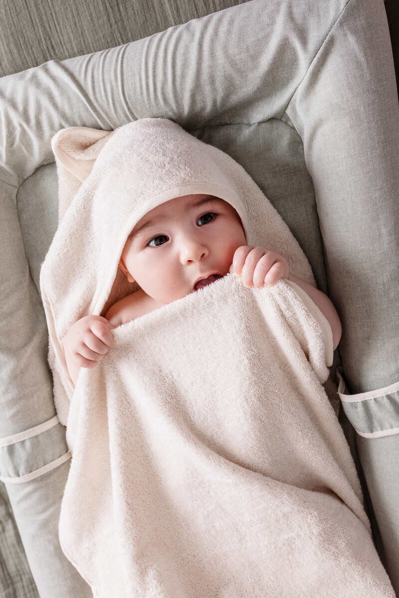 Serviette De Bain Bébé Avec Capuche Arus | 75x75 Cm + 2 Débarbouillettes | 100% Coton Bio Certifié GOTS | Blanc