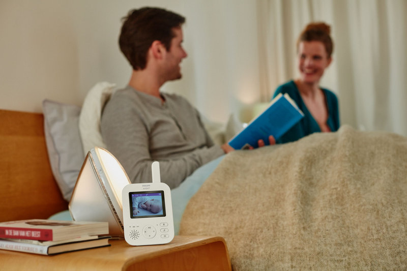 Écoute-bébé vidéo SCD882 Philis Avent lifestyle 1