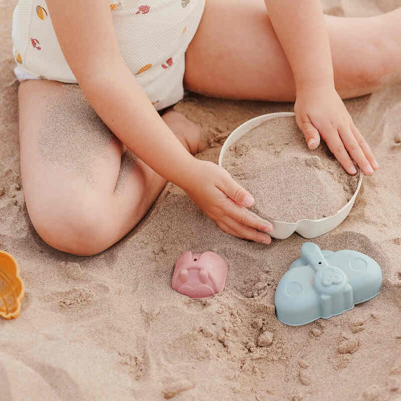 Ensemble de 4 moules de plage Eco Miniland lifestyle2