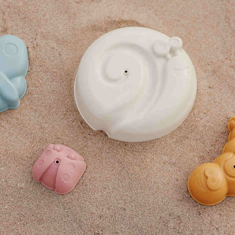Ensemble de 4 moules de plage Eco Miniland lifestyle3