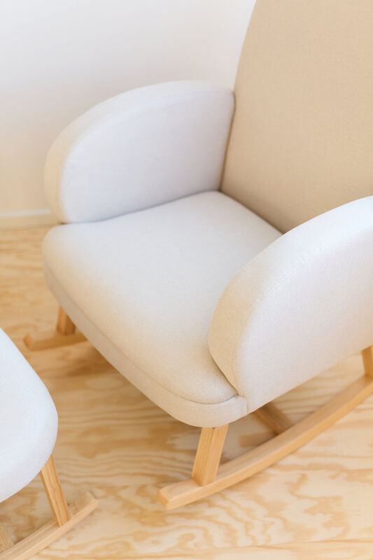 Fauteuil à bascule Lin Beige Childhome lifestyle 3