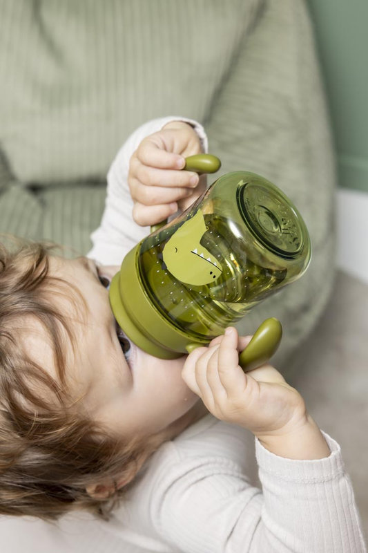 Gobelet 360° avec poignées Mr. Dino Trixie lifestyle 1