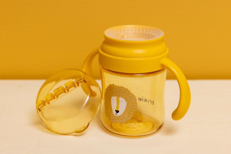 Gobelet 360° avec poignées Mr. Lion Trixie lifestyle