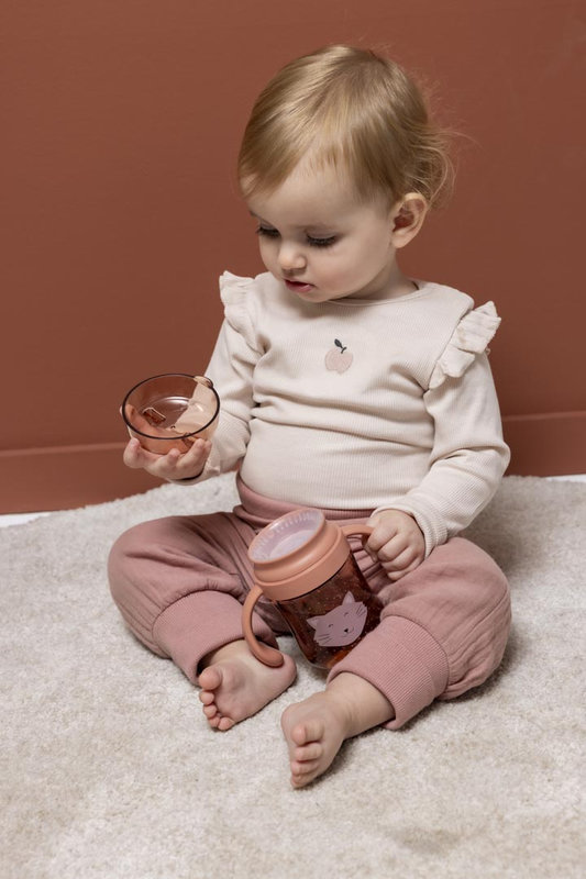 Gobelet 360° avec poignées Mrs. Cat Trixie lifestyle