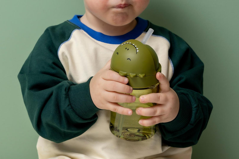 Gobelet avec paille Mr. Dino Trixie lifestyle