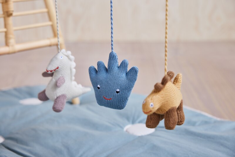 Jouet pour arche d'éveil Dino Beige / Saffron / Aqua Blue Oyoy lifestyle2