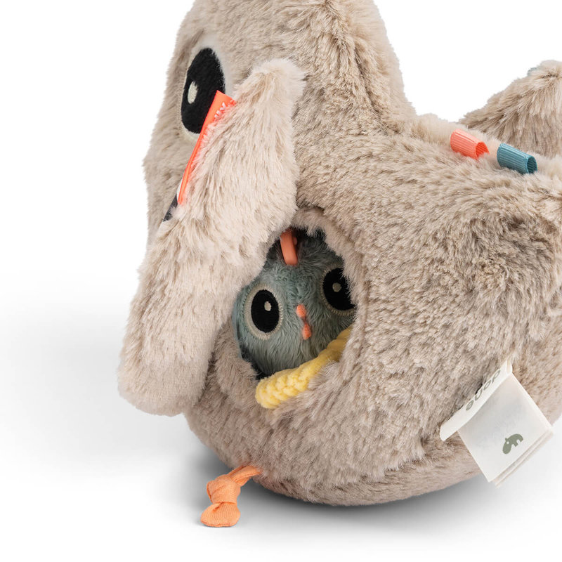 Jouet d'éveil Hide&Seek Clucky Sable Done By Deer zoom 
