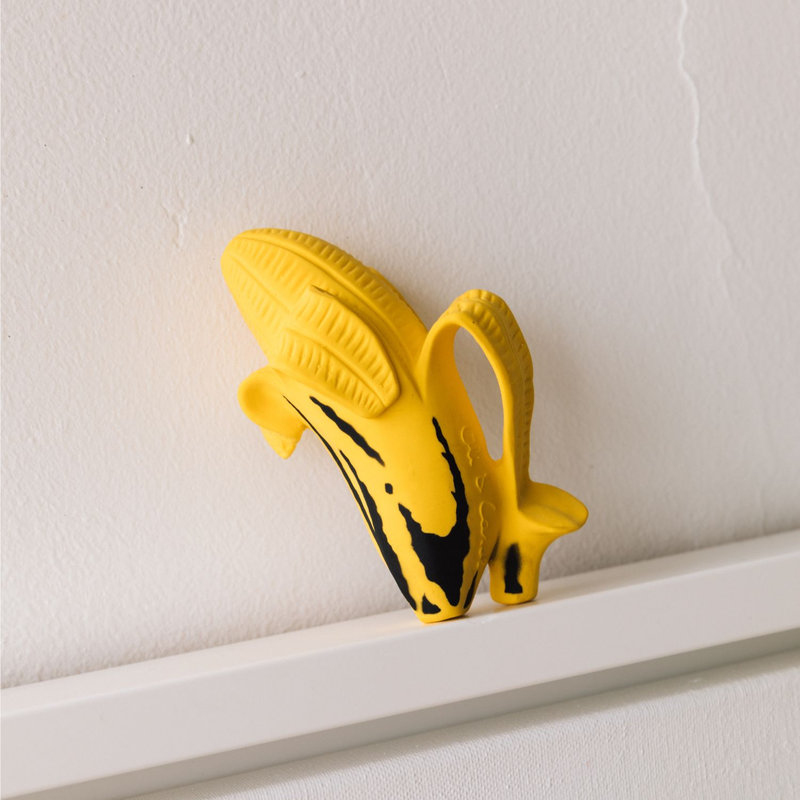 Jouet de dentition Ana Banana Pop Art Oli & Carol lifestyle 1