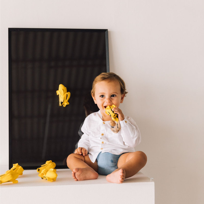 Jouet de dentition Ana Banana Pop Art Oli & Carol lifestyle 3