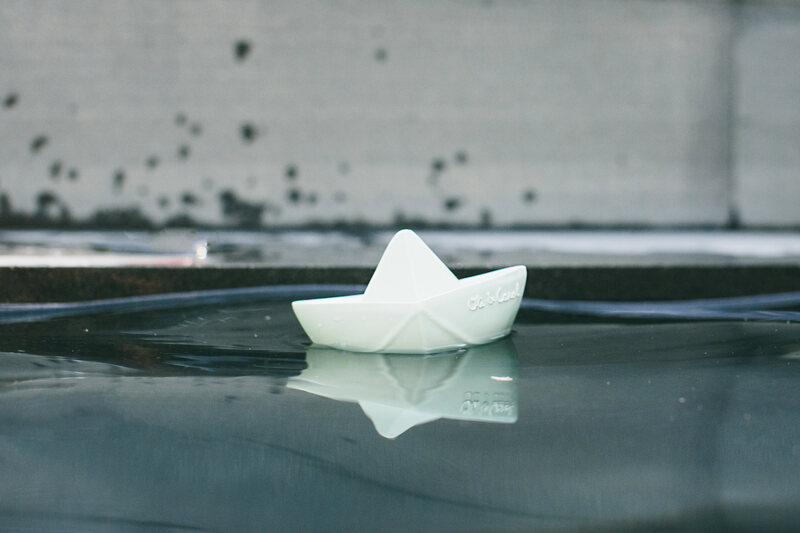 Jouet de dentition Bateau Origami Oli & Carol focus