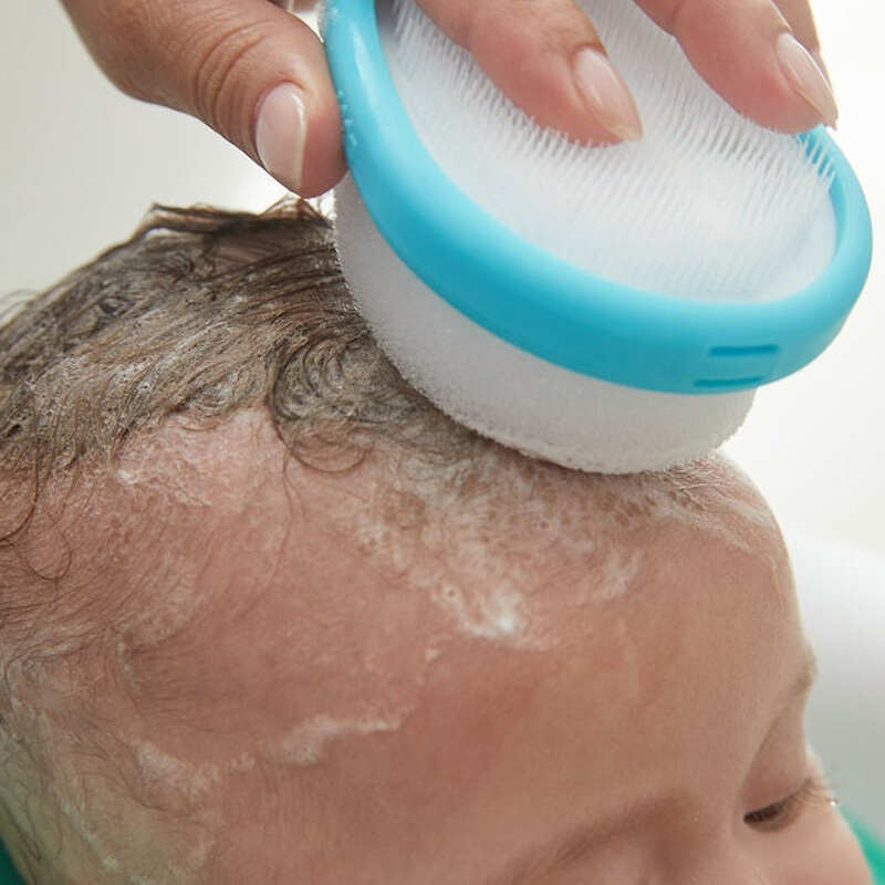 Kit 3-en-1 Croûtes de lait bébé Frida lifestyle