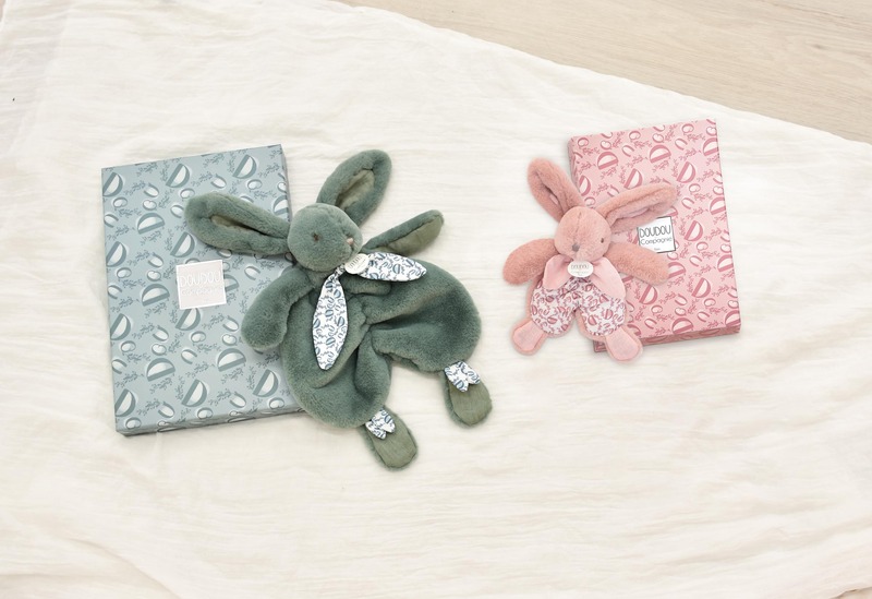 Lapin Petit Doudou DOUDOU ET COMPAGNIE lifestyle7