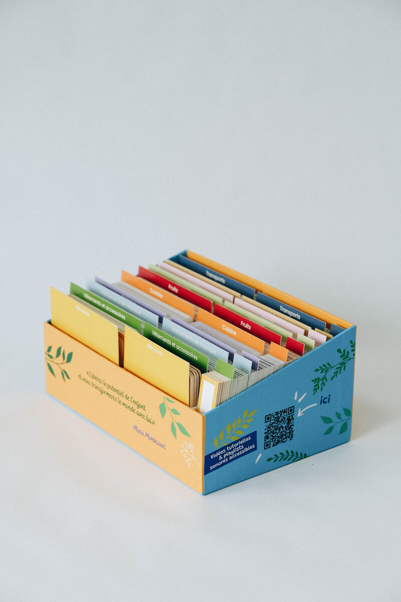 Le Giga Mondy, 600 cartes Montessori Observe Montessori Produit face