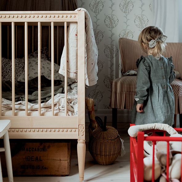 Lit bébé évolutif en bois Massif avec matelas Gustavienne Natural GUSTAVIENNE lifestyle4
