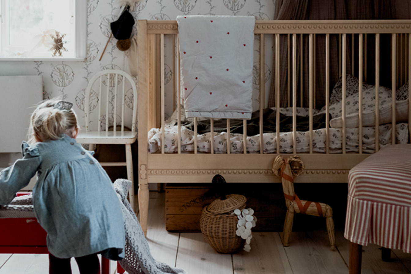 Lit bébé évolutif en bois Massif avec matelas Gustavienne Natural GUSTAVIENNE lifestyle5
