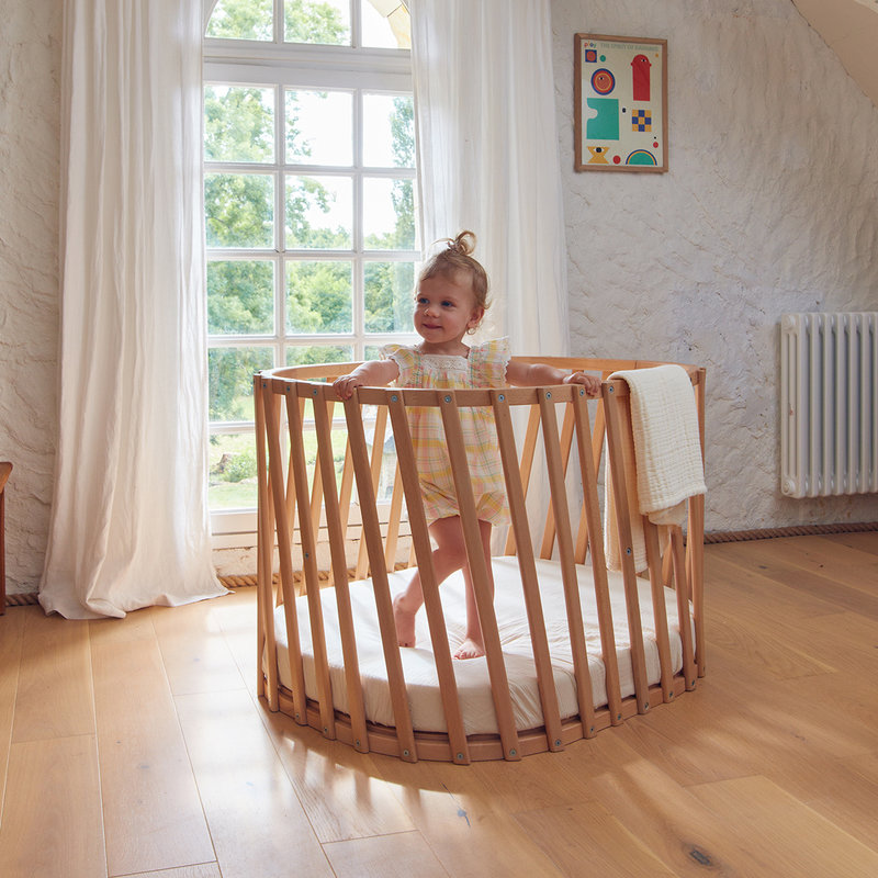 Lit bébé évolutif Lugo en bois naturel avec matelas 70 x 90 Charlie Crane lifestyle 4