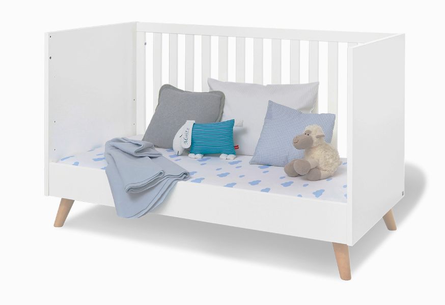 Chambre bébé Move lit évolutif, commode à langer, armoire Pinolino lit sofa