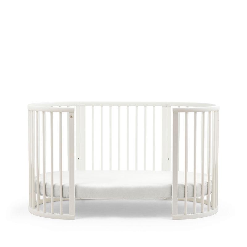 Lit bébé Sleepi V3 2026 avec roulettes STOKKE blanc ouvert
