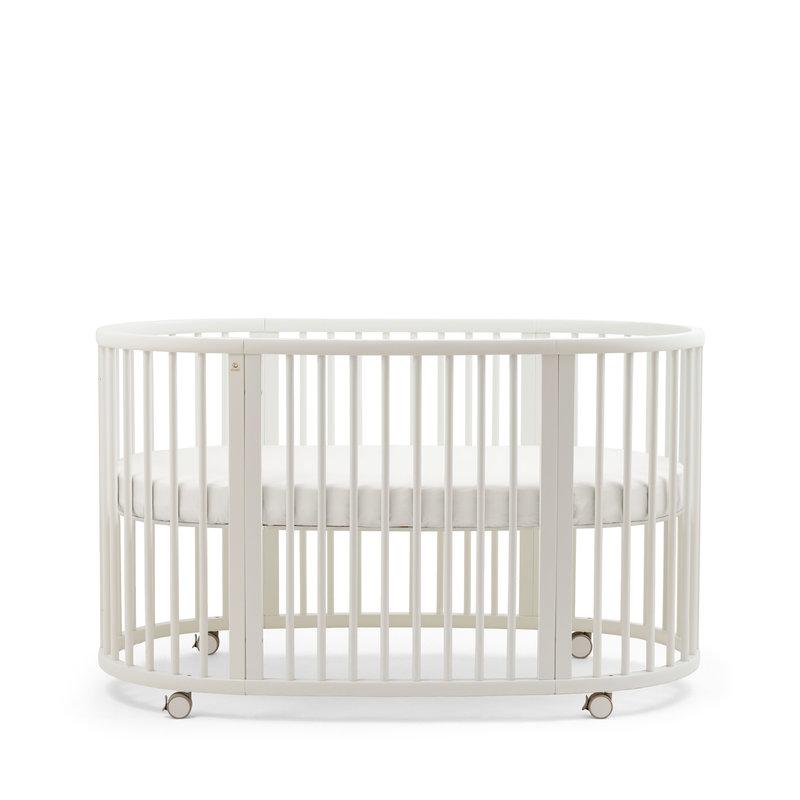 Lit bébé Sleepi V3 2026 STOKKE lit blanc sur roulettes