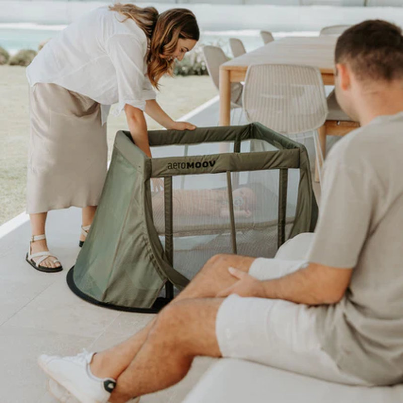 Lit de voyage pliant Instant Green Moss Aeromoov lifestyle 4