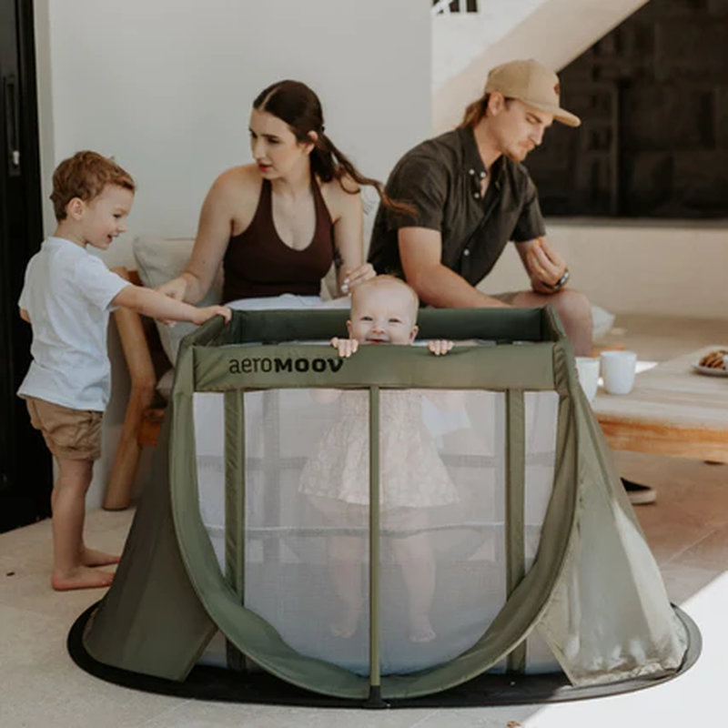 Lit de voyage pliant Instant Green Moss Aeromoov lifestyle 3