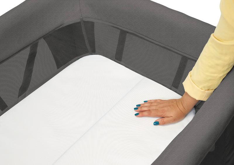Le Pack lit de voyage 3-en-1 Swift + drap housse bébé et enfant Maxi-Cosi matelas