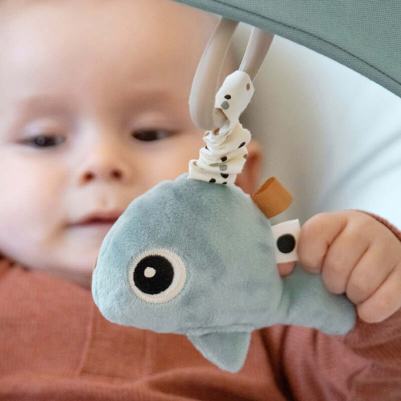 Lot de 2 Jouets d'éveil à suspendre Wally Bleu Done by Deer lifestyle2
