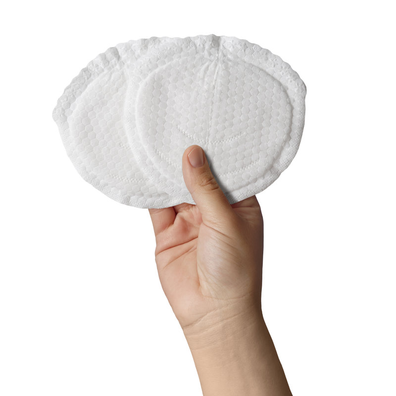 Lot de 50 coussinets d'allaitement jetables bambou Carriwell dans main 2