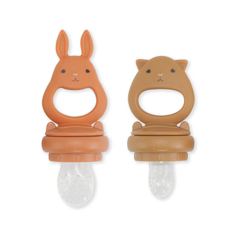 Lot de deux grignoteuses en silicone Almond/Terracotta Konges slojd zoom