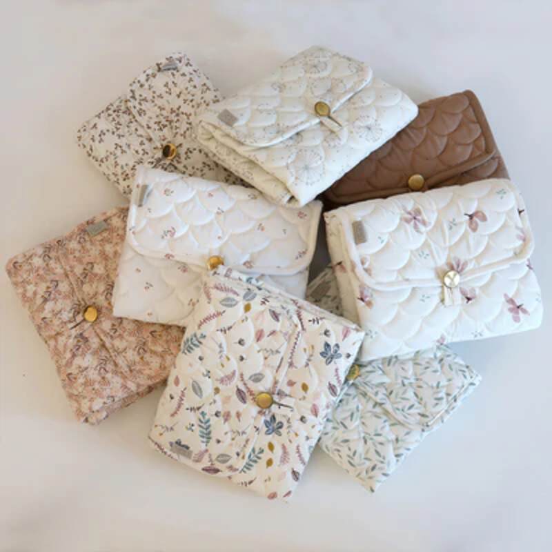 Matelas à langer de voyage matelassé Pressed Leaves Rose Cam Cam Copenhagen multiples