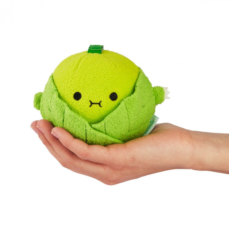 Mini peluche Riceprout Chou de Bruxelles Noodoll dans mains