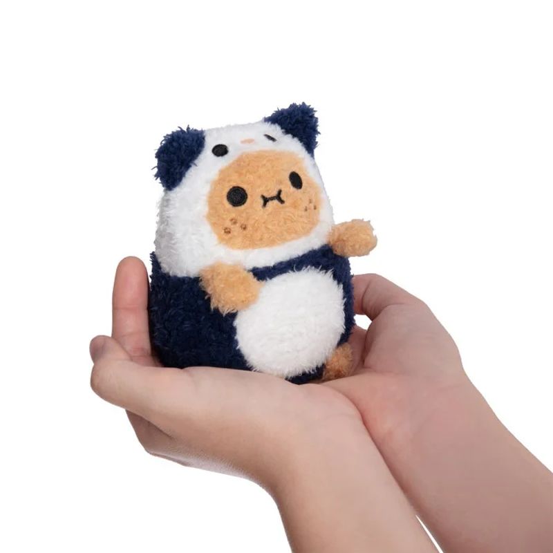 Mini Peluche Ricespud Woodland Panda Noodoll dans les mains