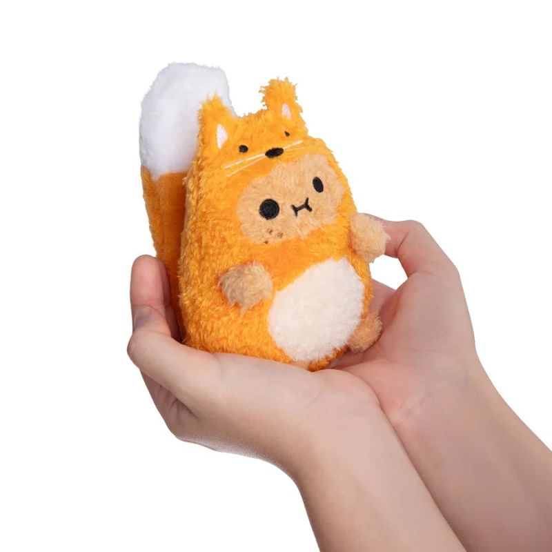 Mini Peluche Ricespud Woodland petit Renard Noodoll dans les mains