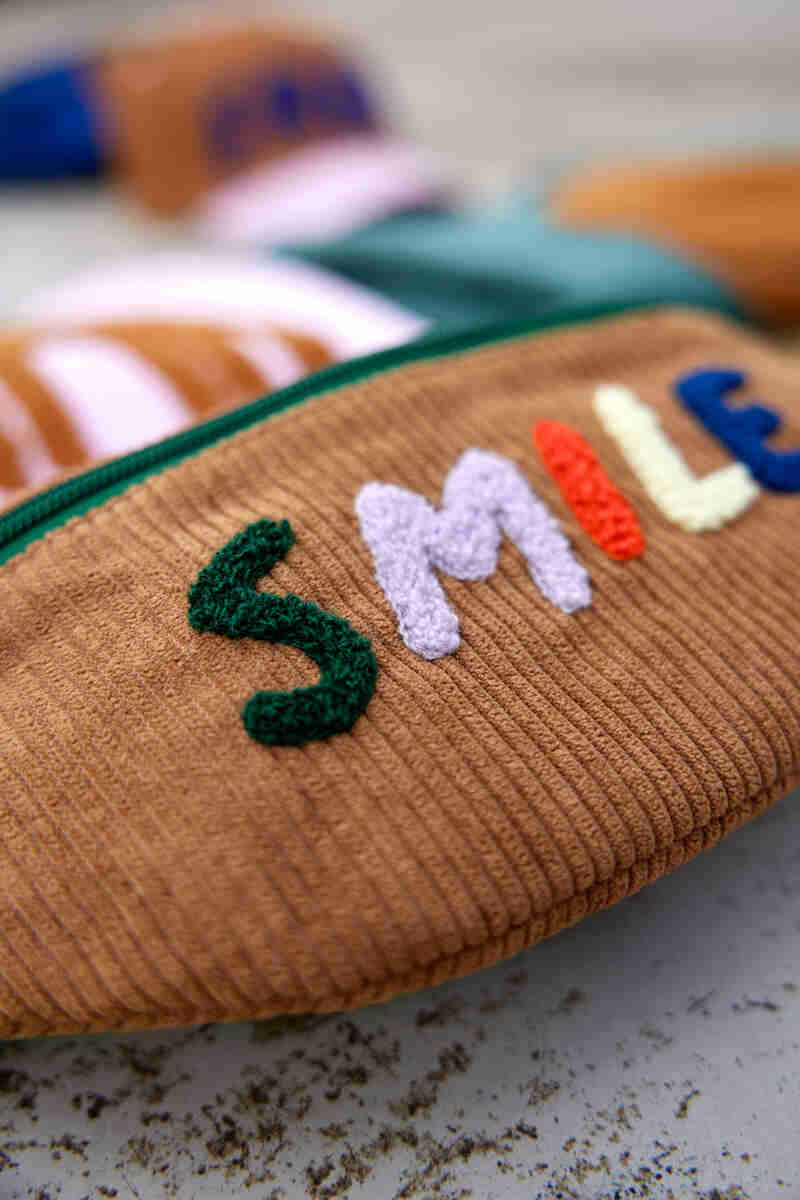 Mini sac banane Little Gang velours Lassig lifestyle2
