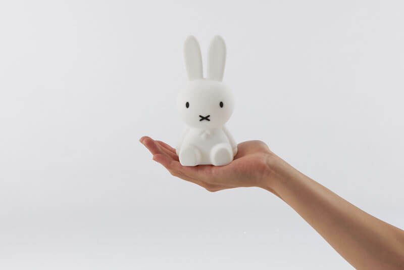 Mini veilleuse Bundle of Light Miffy Mr Maria main