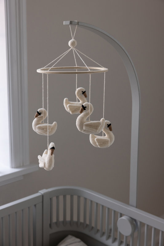 Mobile bébé Cygne Sebra lifestyle 1