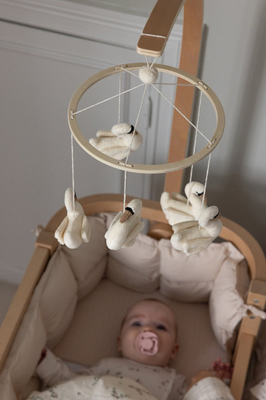 Mobile bébé Cygne Sebra lifestyle 3