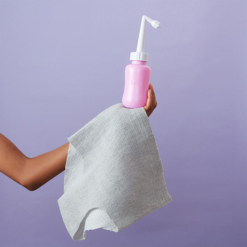 MomWasher Bouteille de lavage périnéale renversée Frida lifestyle2