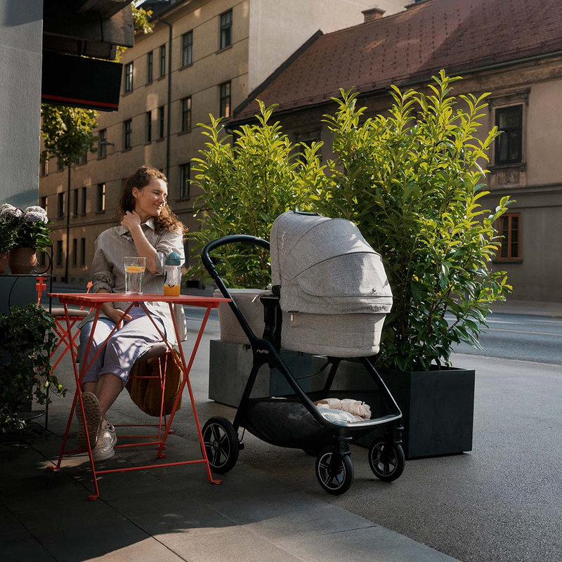 Nacelle LYTL pour poussettes TRIV Next, TRVL et TRVL LX Nuna x BMW Nuna lifestyle 