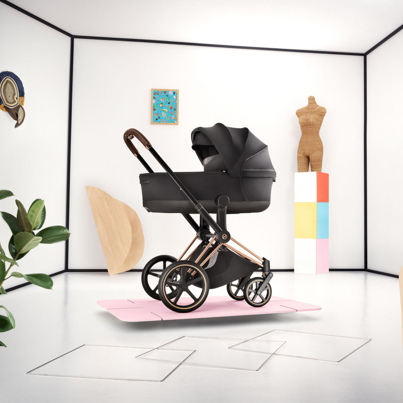 Nacelle pliable luxe Priam 2026 Sepia Black Cybex lifestyle