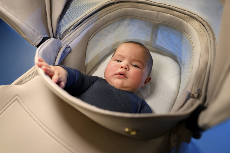 Nacelle pour pousette Fame Cabin Sapphire Sand Maxi Cosi lifestyle 2