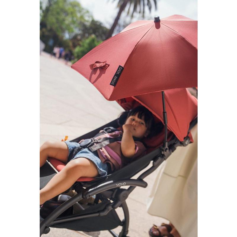 Ombrelle pour poussette YOYO 5 Berry STOKKE lifestyle 1