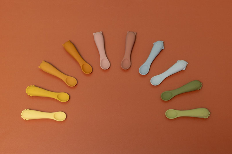 Pack de 2 Premières cuillères pour bébé Mr. Dino Trixie lifestyle