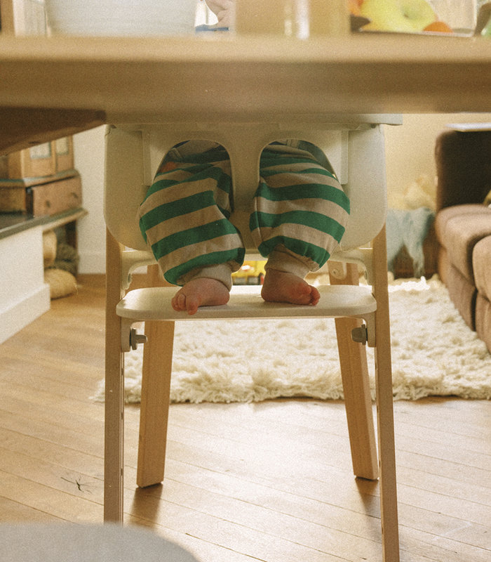 Pack Chaise Haute Steps avec Baby set et Plateau White / Natural Stokke lifestyle 2