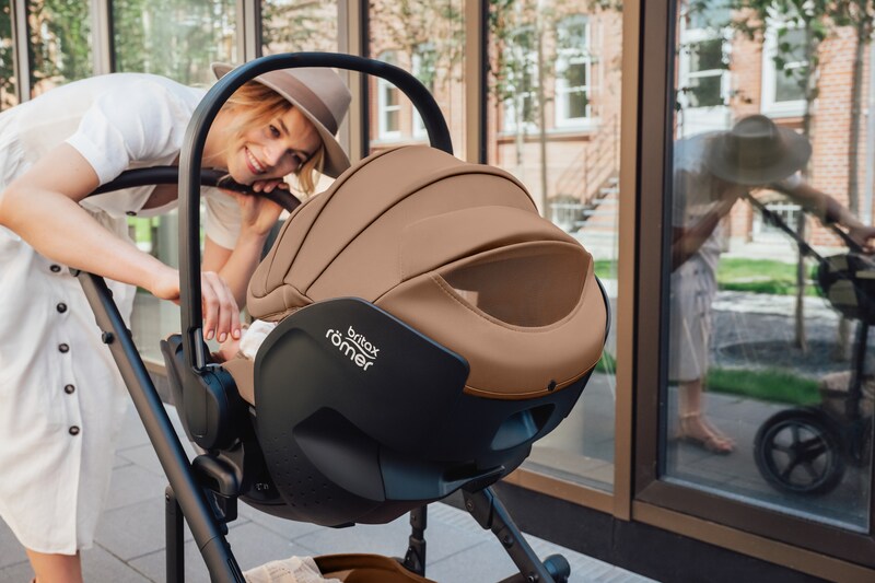 Pack duo poussette Smile 5Z + siège-auto Baby-Safe Pro Britax lifestyle