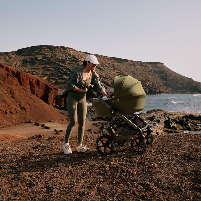 Pack Duo poussette Talos S Lux 2026 + Nacelle pliable Taupe / Moss Green CYBEX lifestyle
