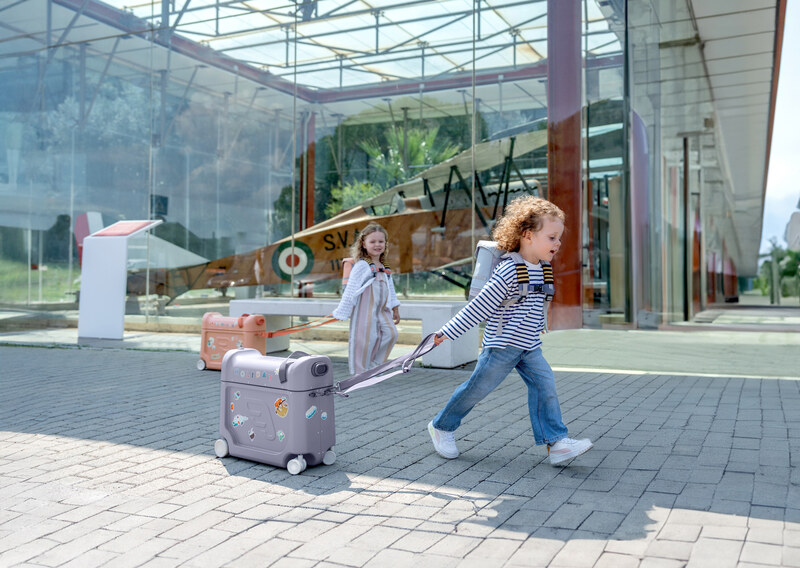 Pack JetKids Valise BedBox + Sac à dos Stokke  lifestyle 2