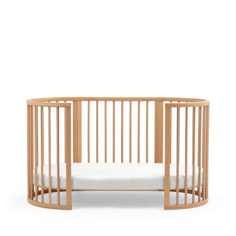 Pack lit Sleepi V3 2026 avec roulettes + matelas + drap housse STOKKE natural ouvert